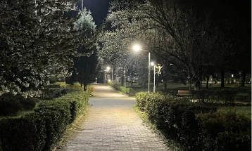 Градскиот парк во Виница осветлен со „паметни“ светилки