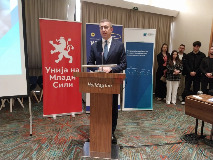 Mickoski: Politikanët e ardhshëm duhet të përqendrohen te inteligjenca artificiale dhe energjia, idetë romantike duhet të mbeten në të kaluarën