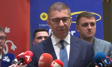 Mickoski: Ulja e TVSH-së po jep efektin e pritur, të hënën pres një ulje të çmimit të benzinës dhe një rritje të mundshme të lehtë të dizelit