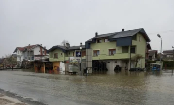 Во делови од БиХ поради невреме нема струја, растат водостоите