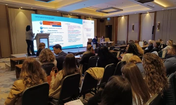 Научна конференција за дерматологија: Редовните дерматоскопски прегледи значат рано откривање на промените, добри резултати кај третманот на лузни со ласер терапија