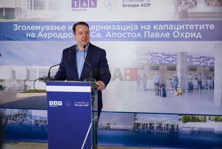 Nikolloski: Rikonstruimi i aeroportit në Ohër do të thotë më shumë pasagjerë, zhvillim të turizmit dhe biznesit në rajon