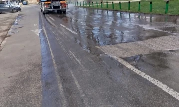 Почна машинското миење на булеварите и поголемите скопски улици