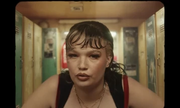 Лола Јанг признава дека се бори со зависност од дрога, од која полека заздравува