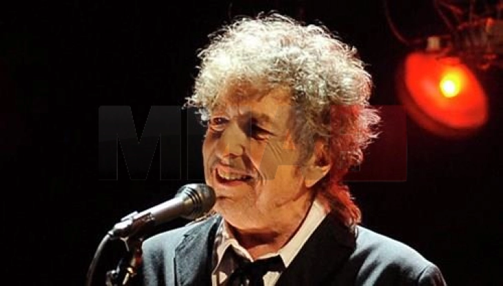 Прв студиски албум на Боб Дилан по речиси цело десетлетие