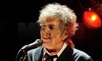 Редок нацрт на текст од Боб Дилан пронајден во книга на Ален Гинзберг