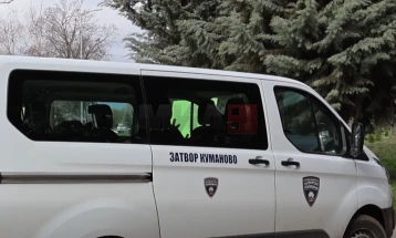 Осудени лица  помагаа во расчистување на градскиот парк во Куманово