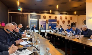 Претставници на Македонците учествуваа на средба во Корча посветена на  самоидентификацијата на националните малцинства