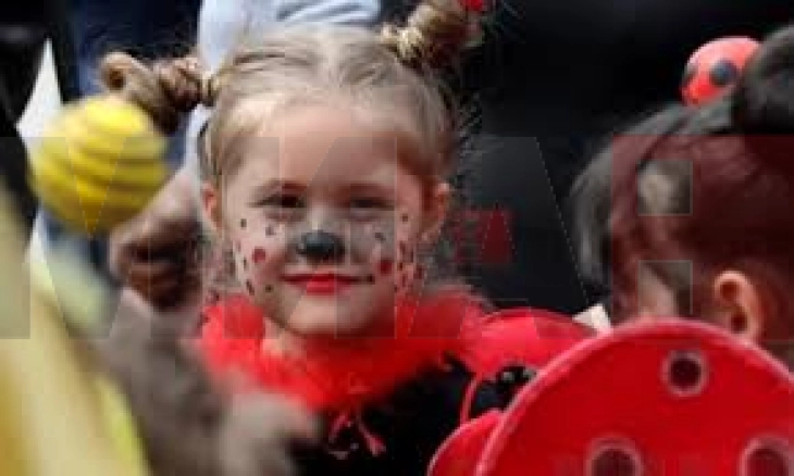 Një Prilli - Dita e Gënjeshtrave: Shkupi në frymën e humorit, maskave dhe karikaturës