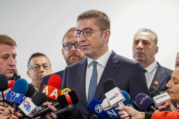 Mickoski: Publiku pret përgjigje se si u “riaktualizuan” rastet e PSP-së, për 27 prillin, për Spitalin modular në Tetovë