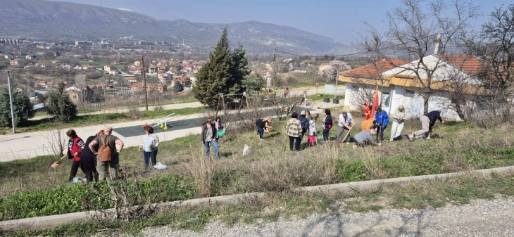 Велешкото здружение  „Акцијаш ветерани“ и ученици засадија 64 дрвца во спомен на загинатите во дискотеката  во Кочани