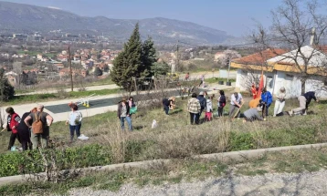 Велешкото здружение  „Акцијаш ветерани“ и ученици засадија 64 дрвца во спомен на загинатите во дискотеката  во Кочани