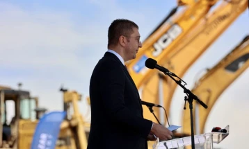 Премиерот Мицкоски на поставување на камен темелник на 400 кV далекувод од ТС „Битола 2”