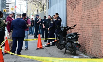 Бебе во количка застрелано во њујоршката населба Бруклин