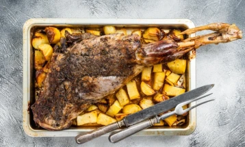 Këmbë qengji e pjekur