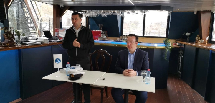 Николоски им ги врачи сертификатите на капетаните на бродови и на морнарите