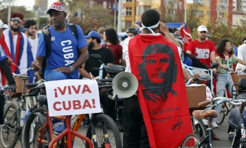 Протест пред Амбасадата на САД во Хавана за укинување на ембаргото за нафта