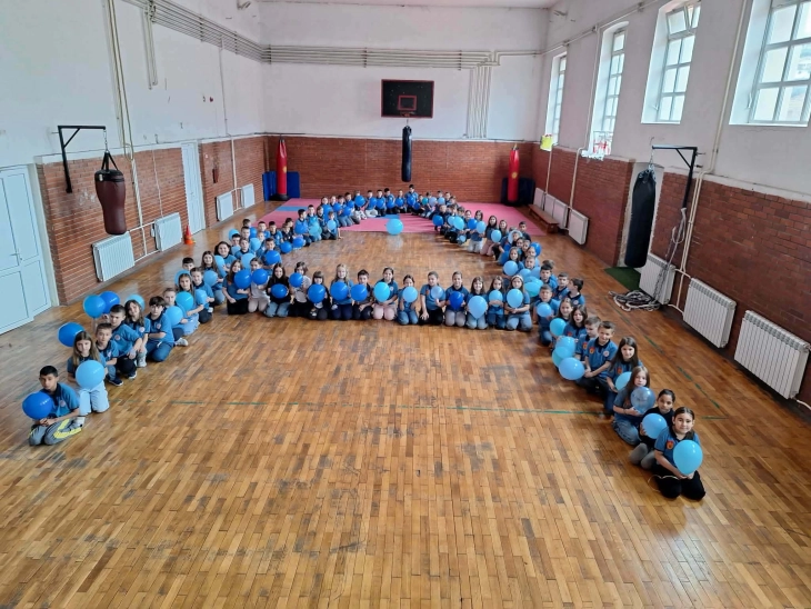 „Светот е поубав кога сме сите заедно“ – ООУ „Св. Јоаким Крчовски“ го одбележа Денот на аутизмот