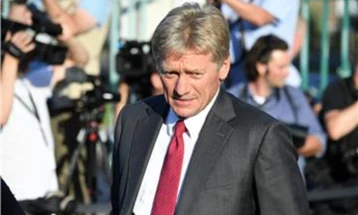 Peskov: Ukraina duhet t'i tërheq ushtarët nga Donbasi që ta ndalojë luftën