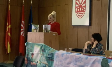 Промовирана двојазичната сликовница „Кога ќе пораснам и јас сакам да бидам како Карло“ од Десанка Николова