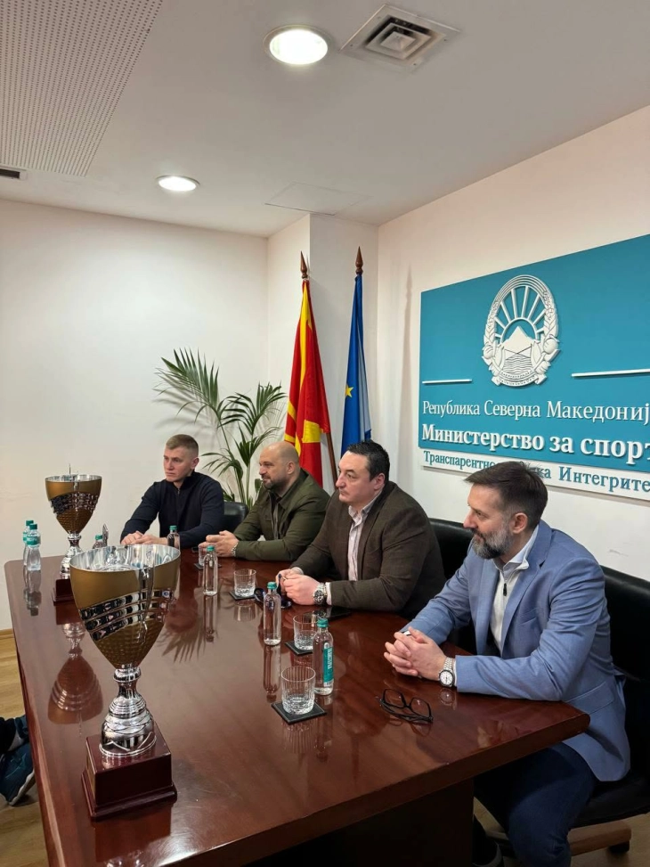 Министерството за спорт додели парични награди за победниците во одбојкарскиот Куп