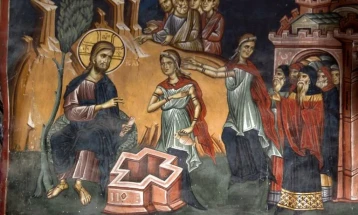 Како безимената самарјанка, која му даде на Исус да пие вода, го доби името Фотина, односно светлина