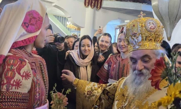 По повод Цветници црквата „Успение на Пресвета Богородица“ во Дебар преполна со верници од сите делови на државава