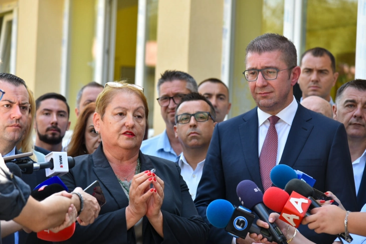 Да бидат спокојни сите институти што генерираат квалитет, но нема толеранција за институти во обложувачници и сакатење на високото образование, порача Мицкоски