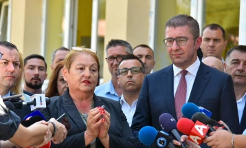 Да бидат спокојни сите институти што генерираат квалитет, но нема толеранција за институти во обложувалници и сакатење  на високото образование, порача Мицкоски