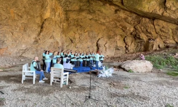 Тетовскиот хор „Балтепе“ одржа концерт во пештера кај Јегуновце