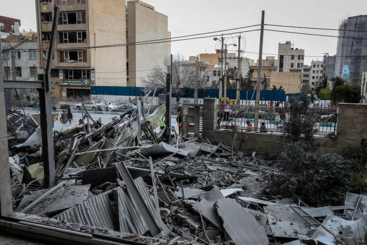 Најмалку 19 луѓе загинаа при американско-израелските напади во близина на Техеран