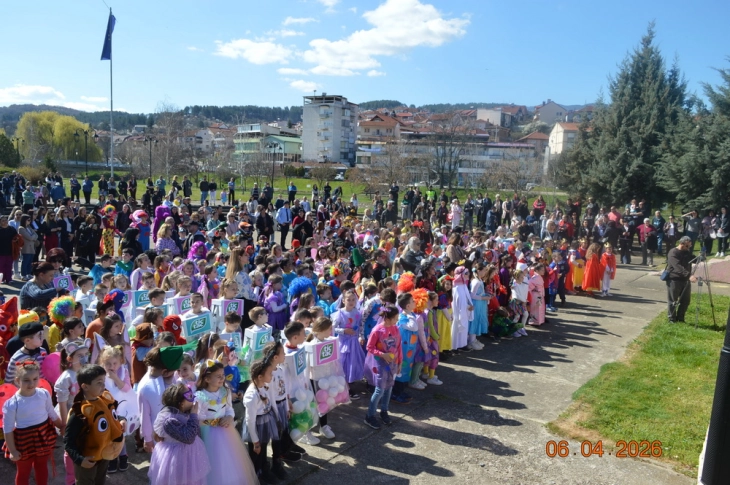 Светот на детската фантазија продефилира низ Делчево