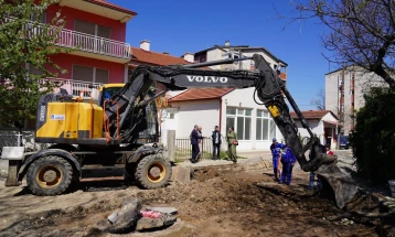 Продолжуваат градежните работи за целосна реконструција на  вториот дел од  „Белградска“ - најдолгата  улица во новиот висок  дел на Велес