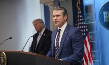 Хегсет: Иран утре ќе мора да направи мудар избор, бидејќи Трамп не се шегува