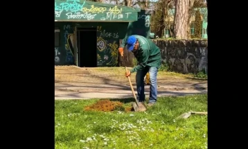 Ѓорѓиевски: Во Градскиот парк се уредуваат пешачките патеки и се обновува урбаната опрема со нови клупи и канти за отпадоци