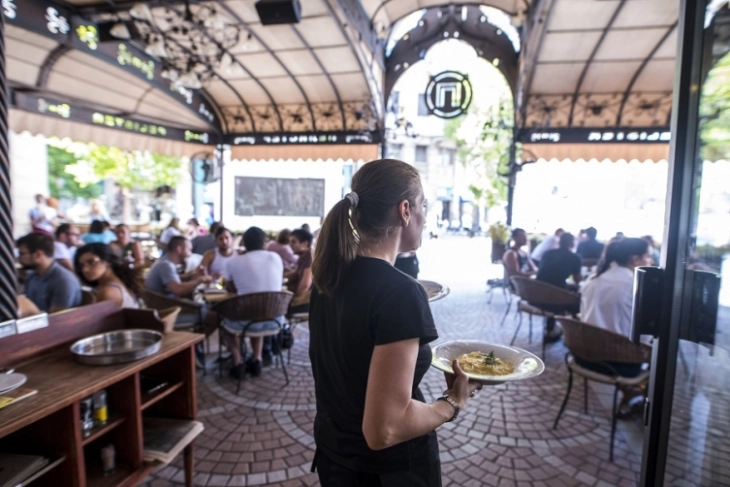 Угостителски услуги во периодот јануари - март поскапеле за 3.0 % во однос на лани