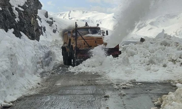 Пробиен е патот од Маврово до Галичник, се вози во снежни услови