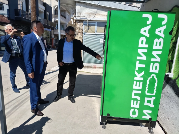 Јанчев: Кавадарци е прва општина во која вендинг машина се поставува на јавен простор