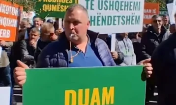 Протест на албанските земјоделци против  „националната шема за земјоделство“