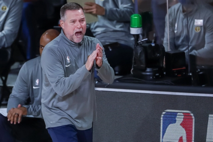 Поранешниот тренер на Денвер, Мајкл Малоун, потпиша договор од 50 милиони долари со универзитетот во Северна Каролина