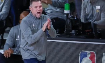 Поранешниот тренер на Денвер, Мајкл Малоун, потпиша договор од 50 милиони долари со универзитетот во Северна Каролина