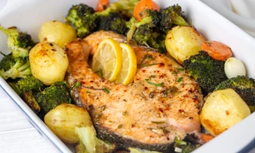 Риба со зеленчук