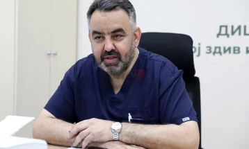 Д-р Џиковски за МИА: Не постои безбедно ниво на пушење, на Торакална годишно има oд 600 до 700 пациенти со рак на белите дробови, многумина во поодминат стадиум