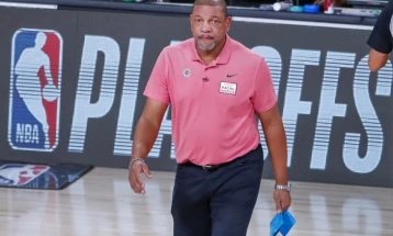 НБА: Тренерот со рекорден број победи Док Риверс најави пензионирање