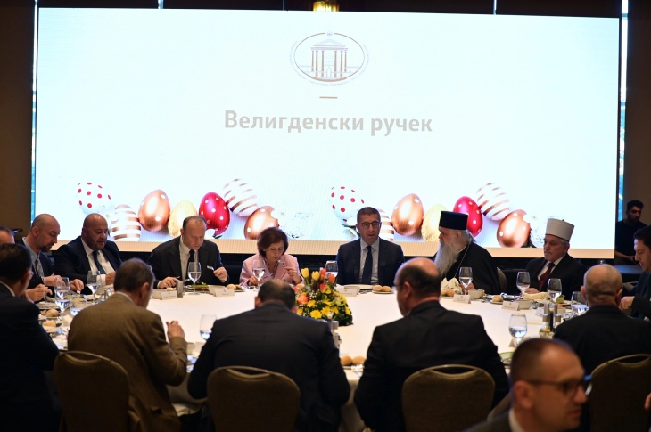 Mickoski: Pashkët na kujtojnë se pikërisht nëpërmjet unitetit dhe humanizmit mund t’i kapërcejmë të gjitha sfidat dhe të ndërtojmë një të ardhme më të mirë për vendin tonë (FOTO GALERI)