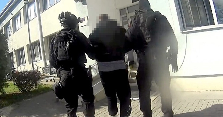 Приведени тројца скопјани барани со потерница