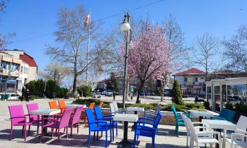 Mot me vranësira të ndryshueshme me periudha me diell për festat