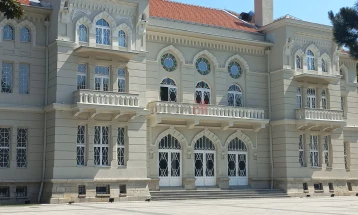 Фестивал на вино, музика и урбано дружење на платото пред Офицерски дом во Битола