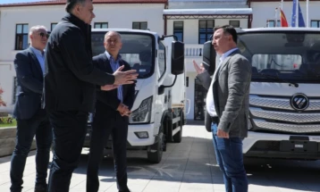 Hoxha: Pajisje të reja për mbeturinat në Strugë dhe investime të shtuara në infrastrukturë