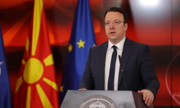 Николоски: Работиме на билатерални договори за долгорочни визи со земјите во коишто најечесто одат нашите превозници